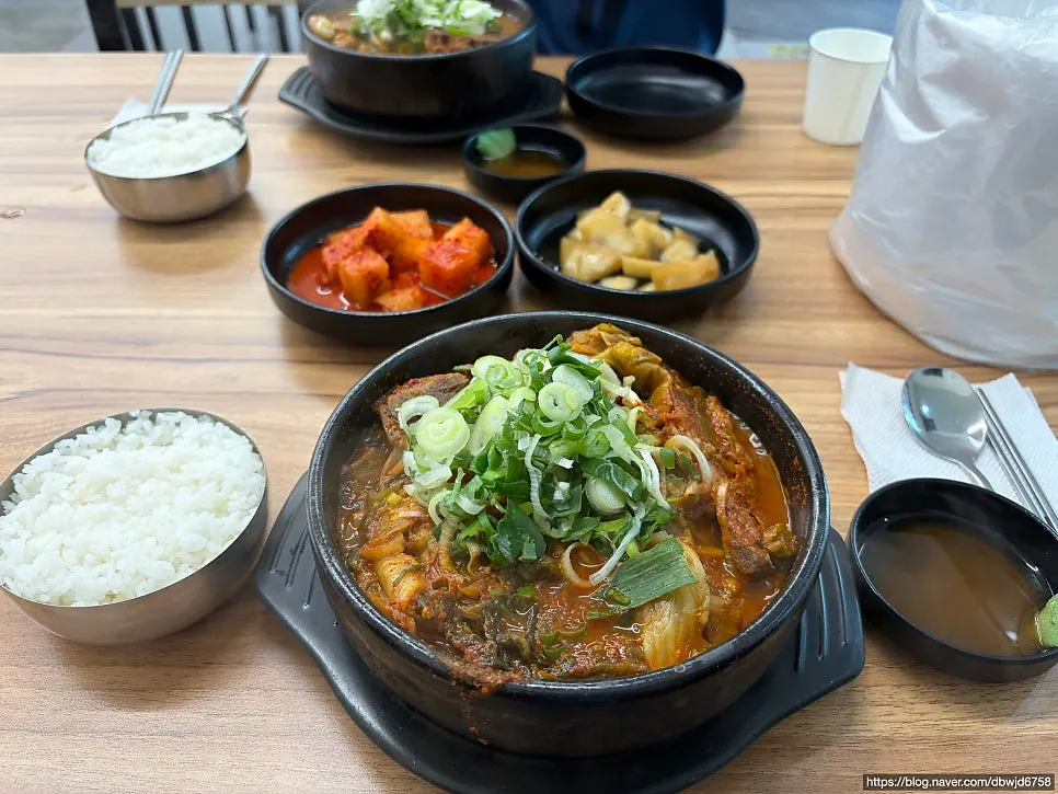 깍두기와 양파장아찌 기본 반찬