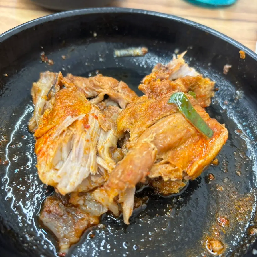 盛在盘子里的骨头块
