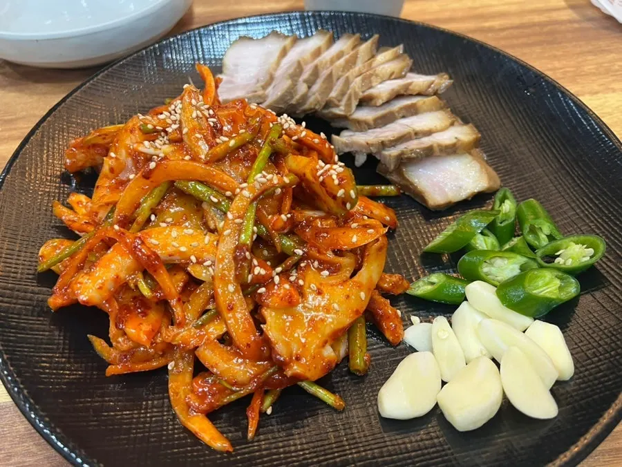 Dombe pork plated together with yangmuchim