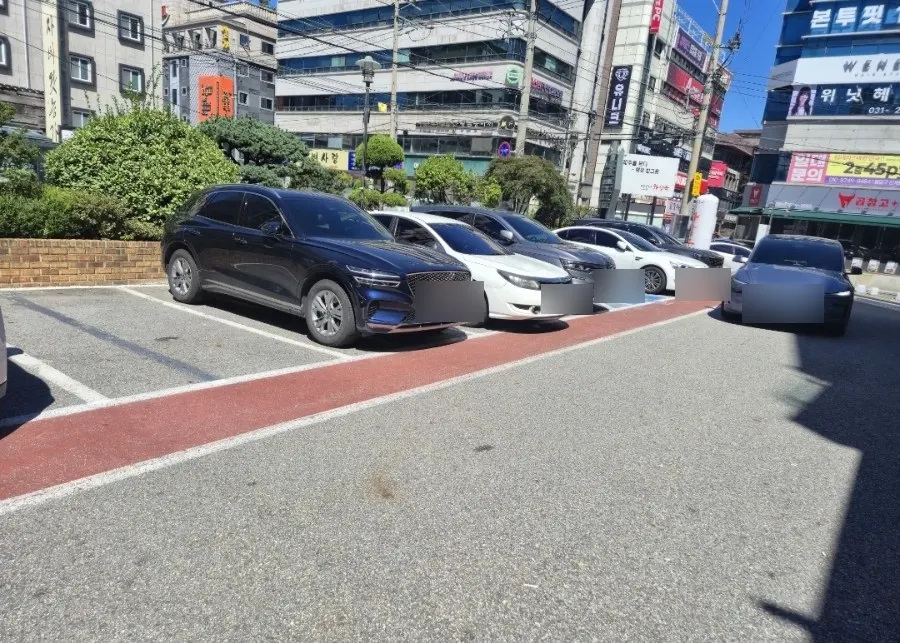 Ground-level parking space in front of the restaurant