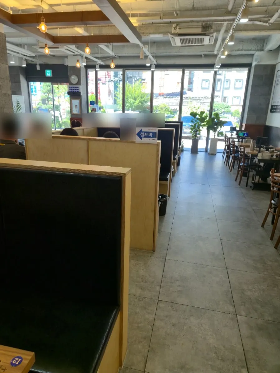 Restaurant seating with a baby chair set up