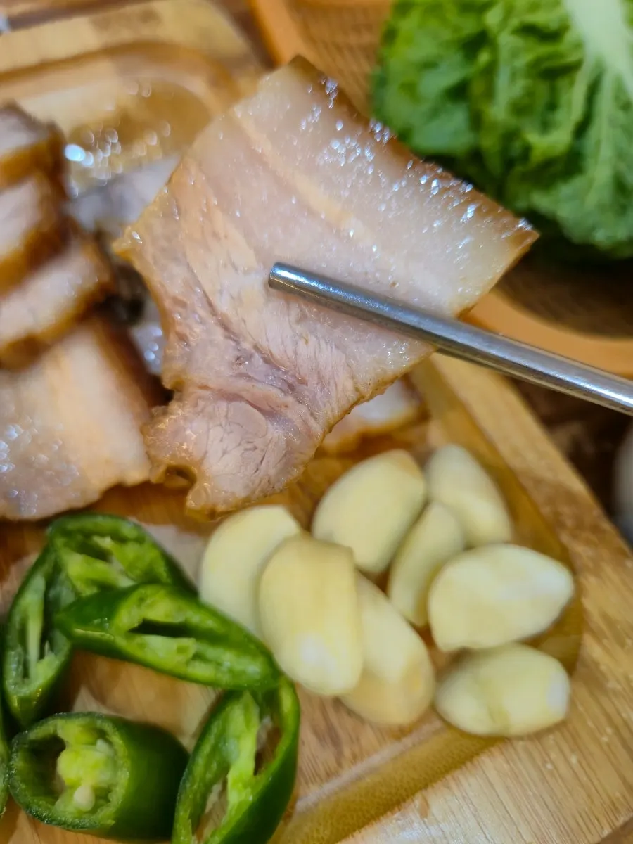 Dombe pork served with lettuce and salted shrimp