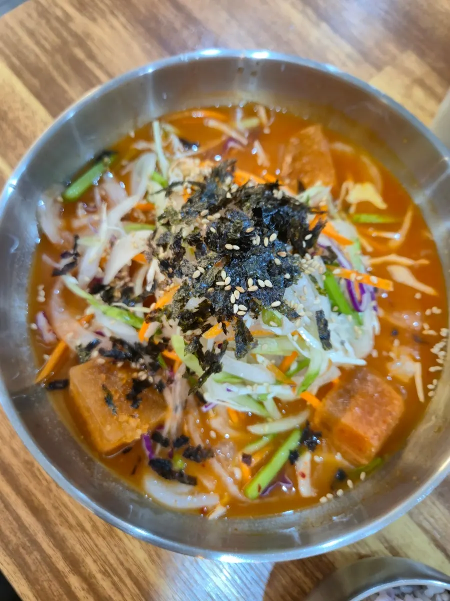 Hanchi mulhoe in icy broth