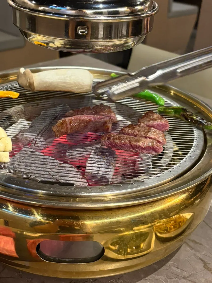 적당히 익힌 한우 구이 클로즈업