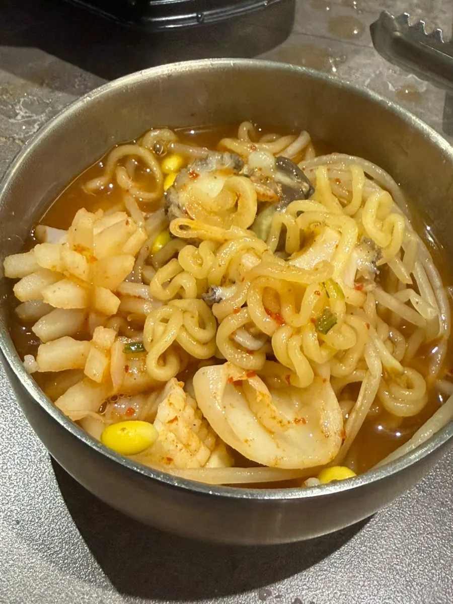 해산물이 든 얼큰한 라면