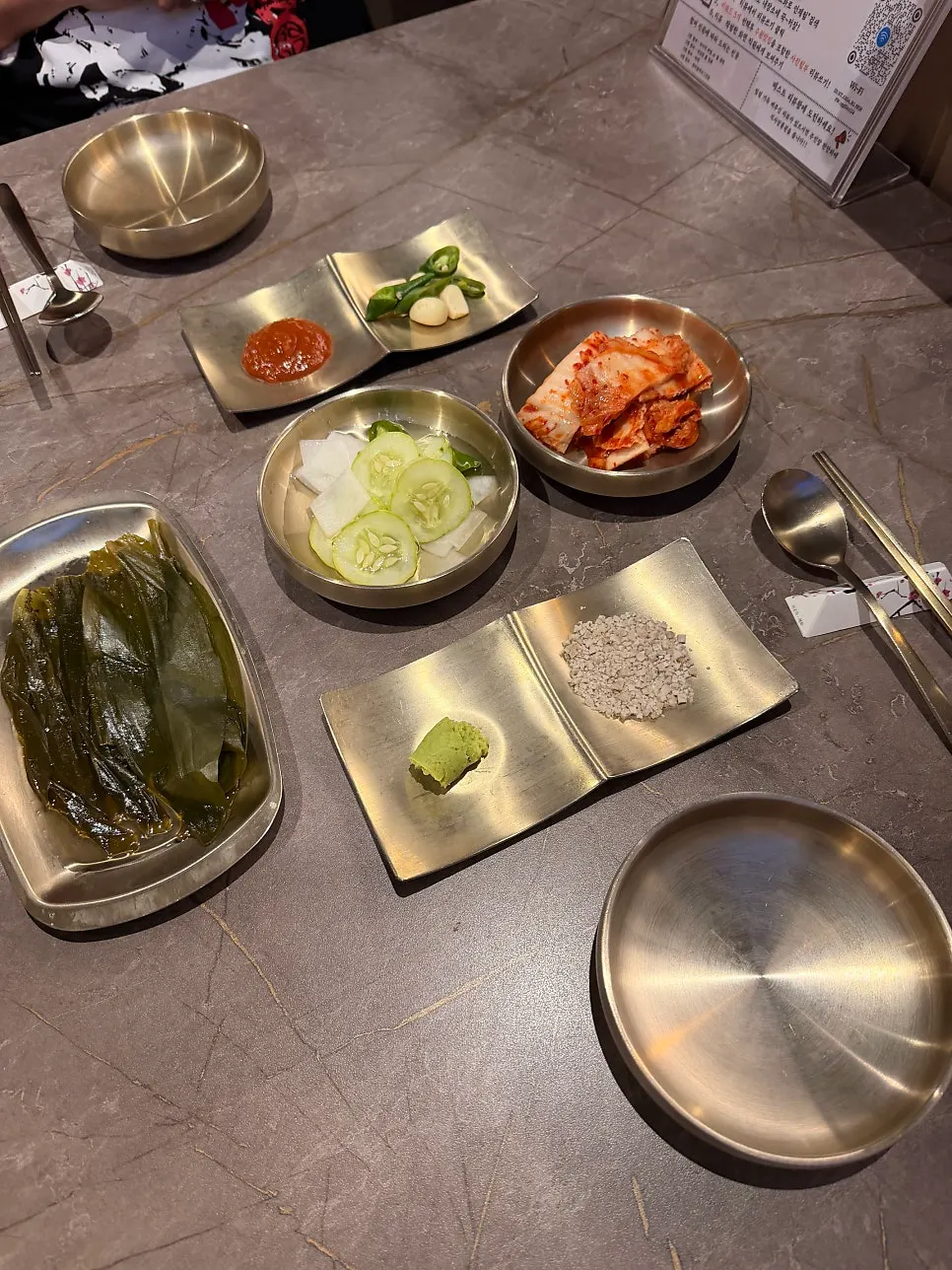Table set up after placing the order at Yeongpo Hwa-ro
