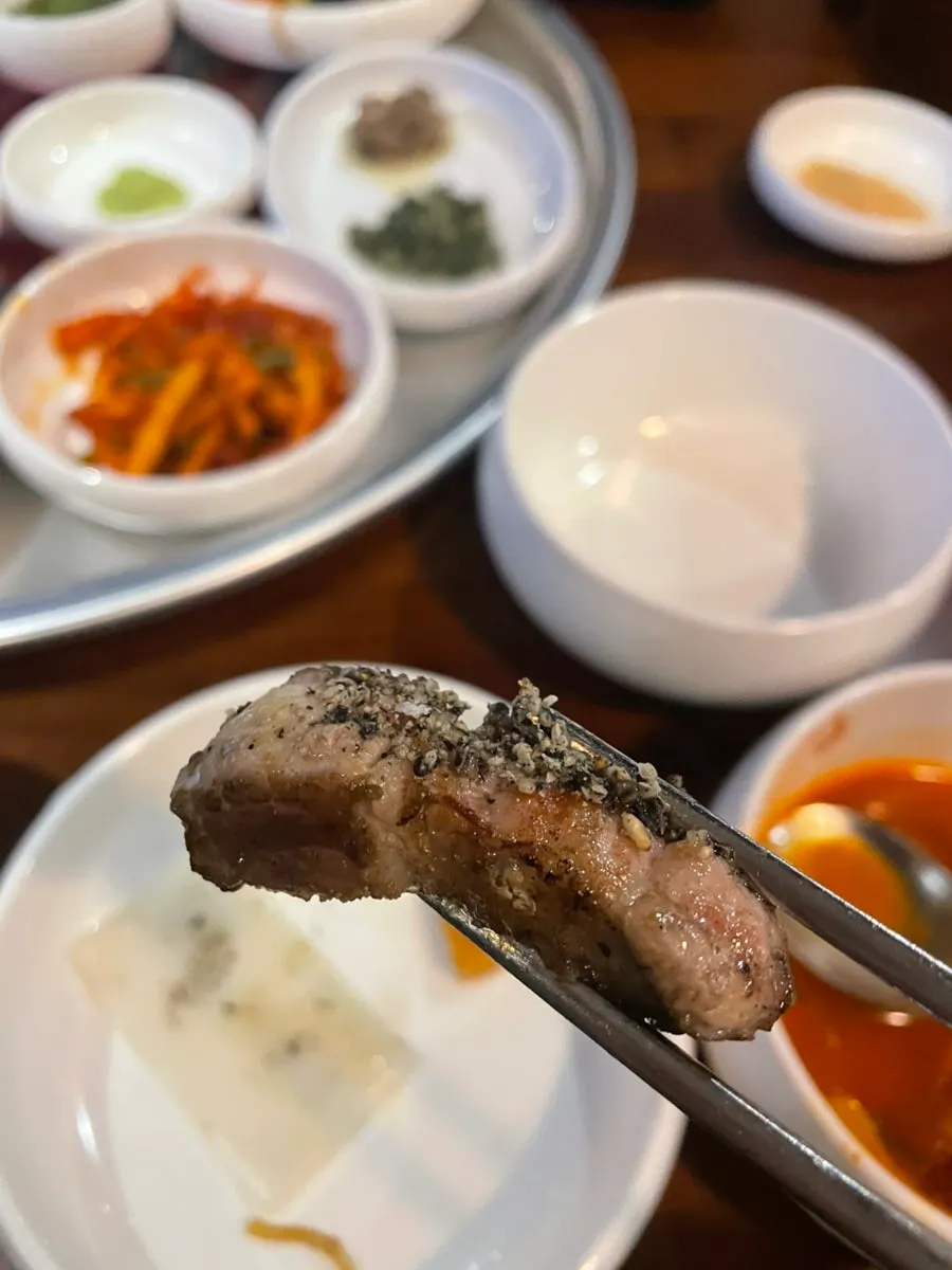 직원이 구워준 잘 익은 고기
