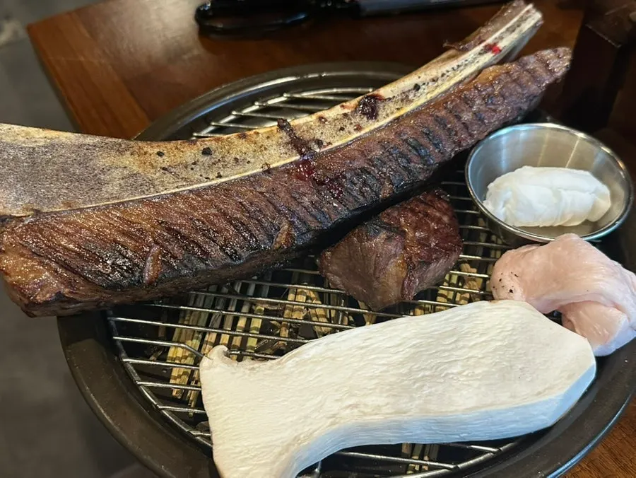 짚불 위에 올려 나온 우대갈비