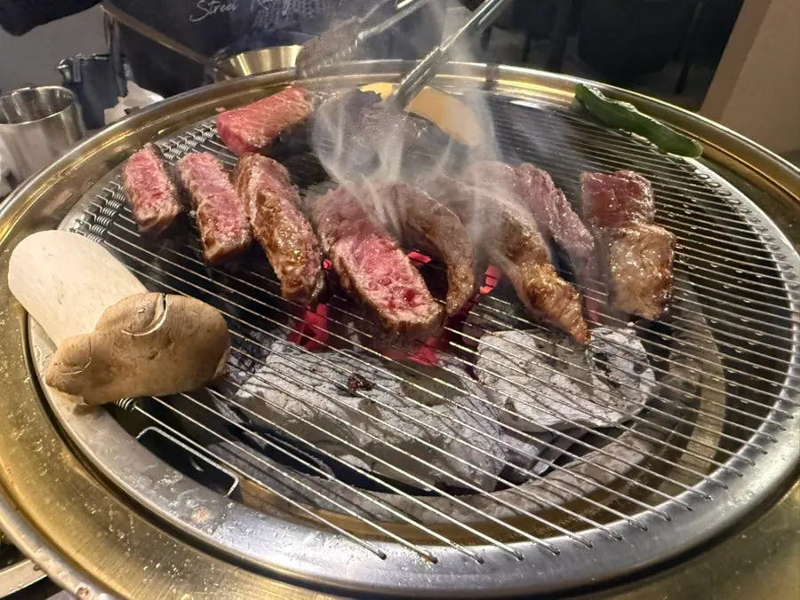 Several hanwoo cuts placed on the grill