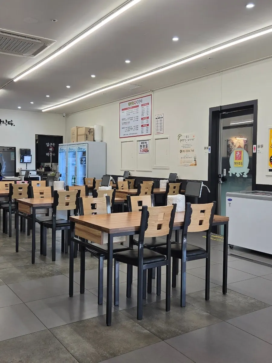 Entrance to the haejangguk restaurant inside the Drama City building in Ingye-dong