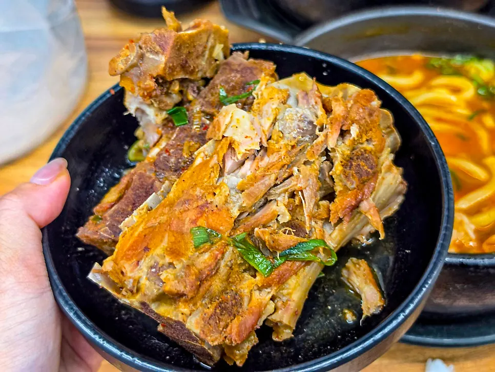 Stone pot of pork bone soup with big chunks of meat
