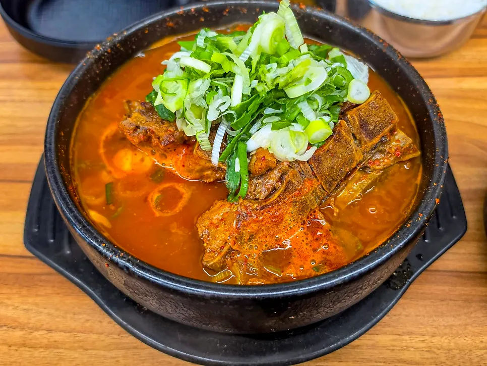 Deep red broth of the spicy pork bone soup