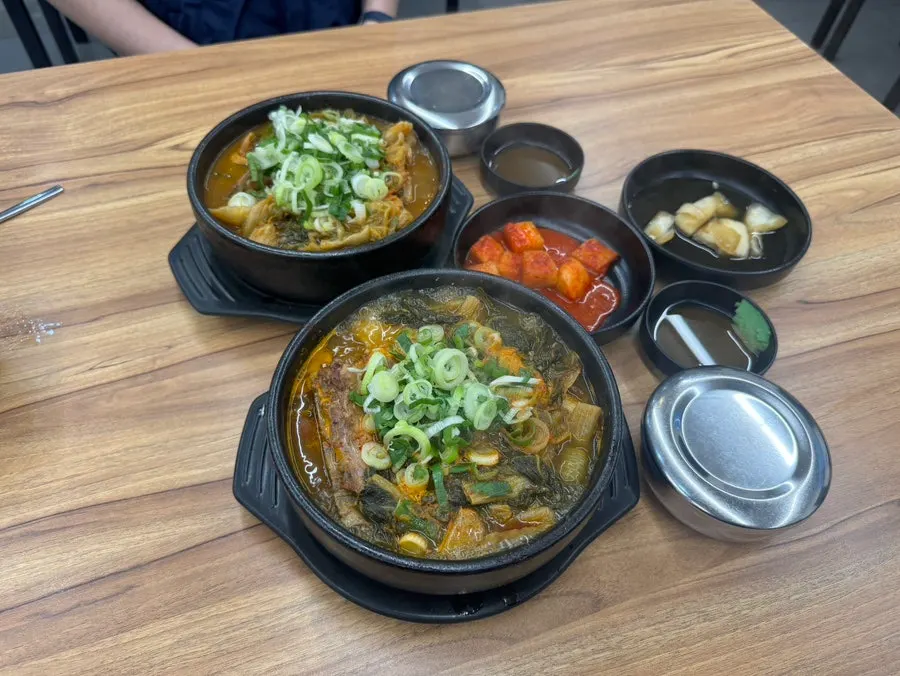 Close-up of regular-spice ugeoji special pork bone soup
