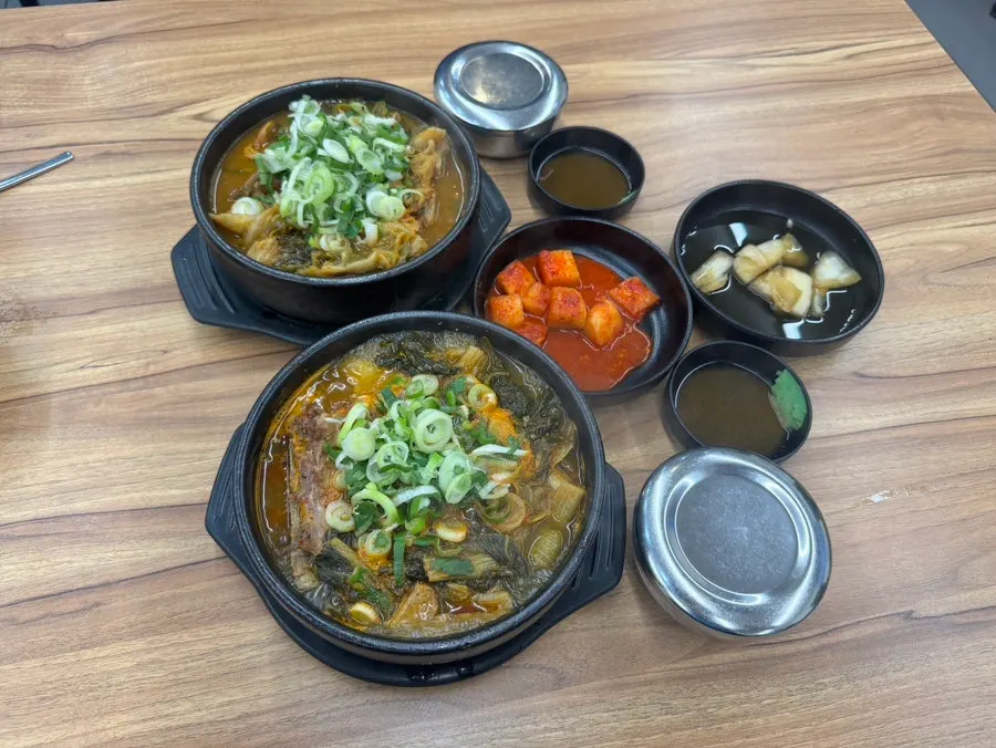 Ugeoji and pork backbone rising above the broth