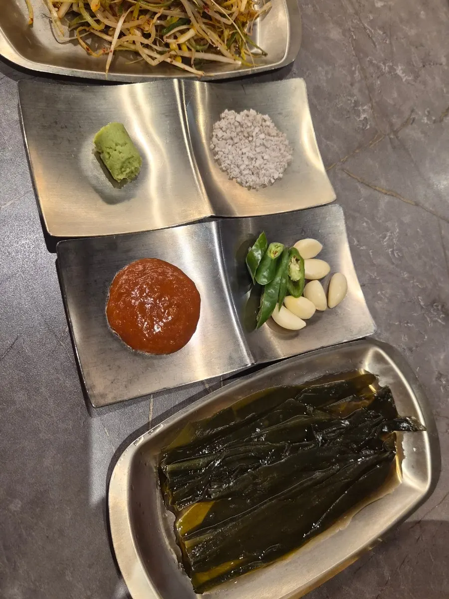 Myeongi namul, garlic, and chili side dishes