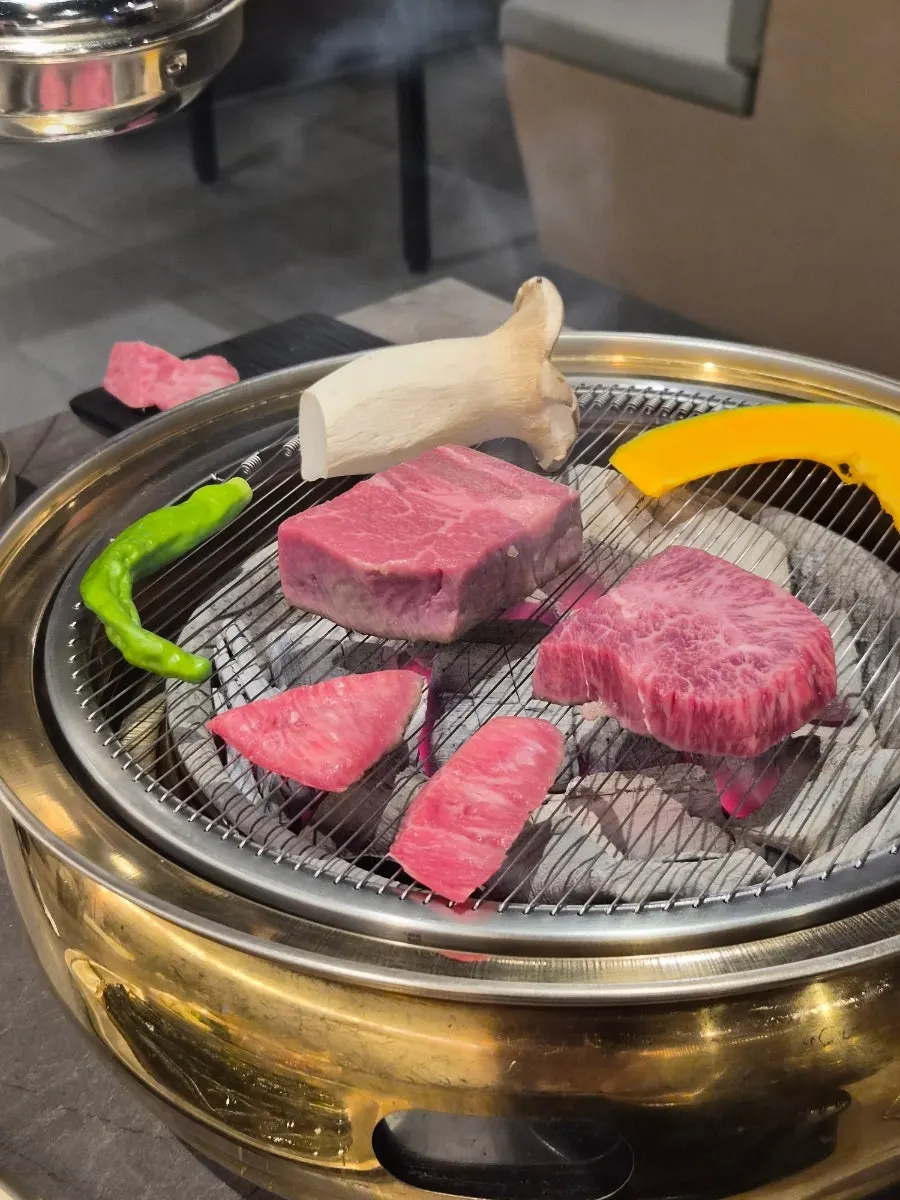 Assorted hanwoo on the charcoal grill