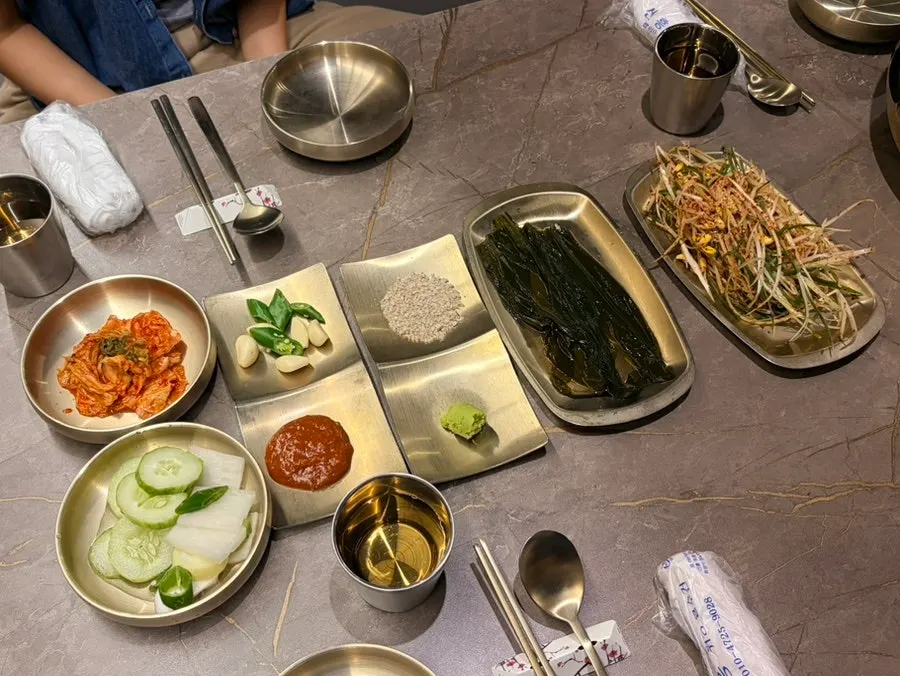 Side dishes preset at the reserved table