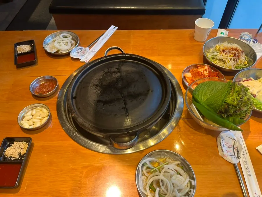 Seating inside Dojeok Suwon