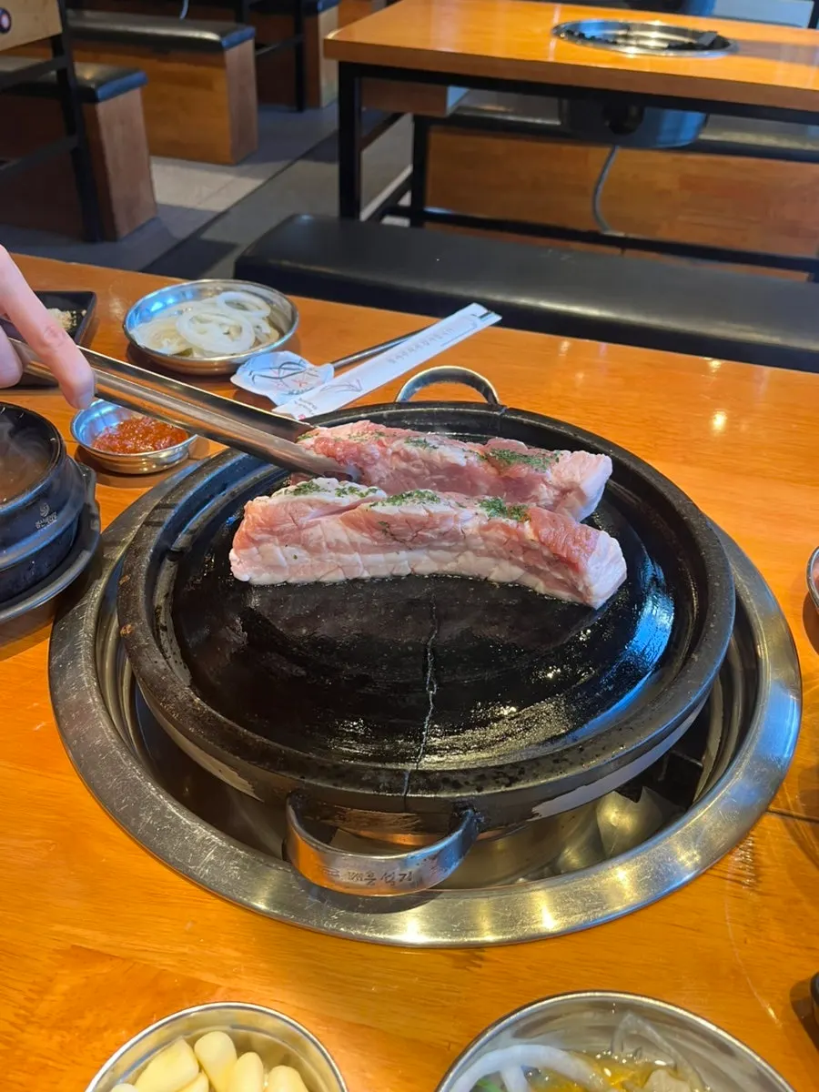 Knife-cut pork belly on the grill