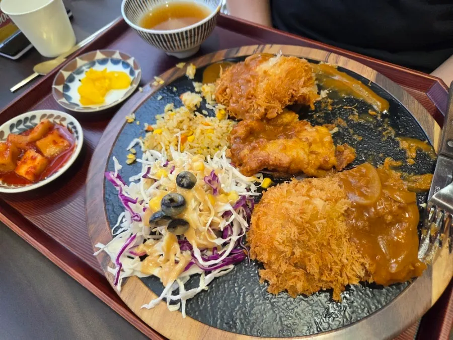 계원정식을 먹기 위해 자른 까스