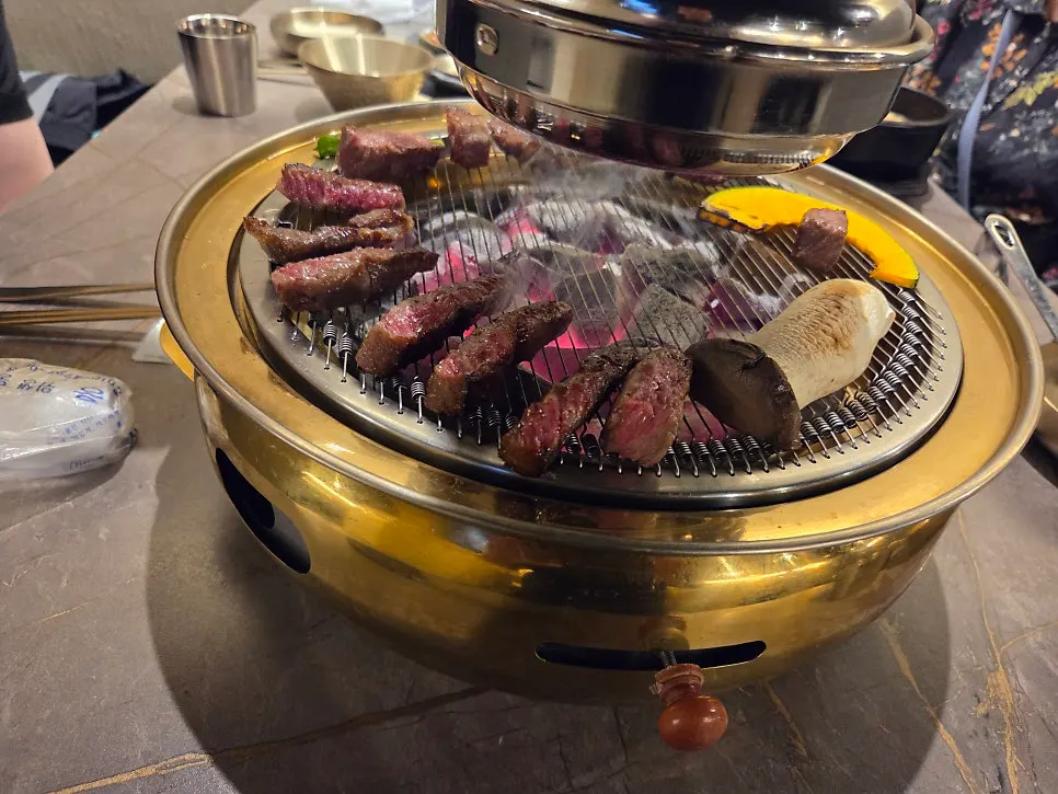Charcoal-grilled hanwoo served with salt