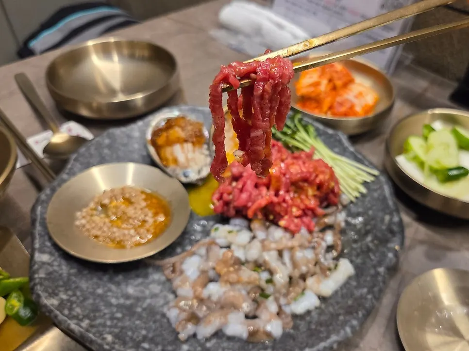 A generous hanwoo and yukhoe meal spread