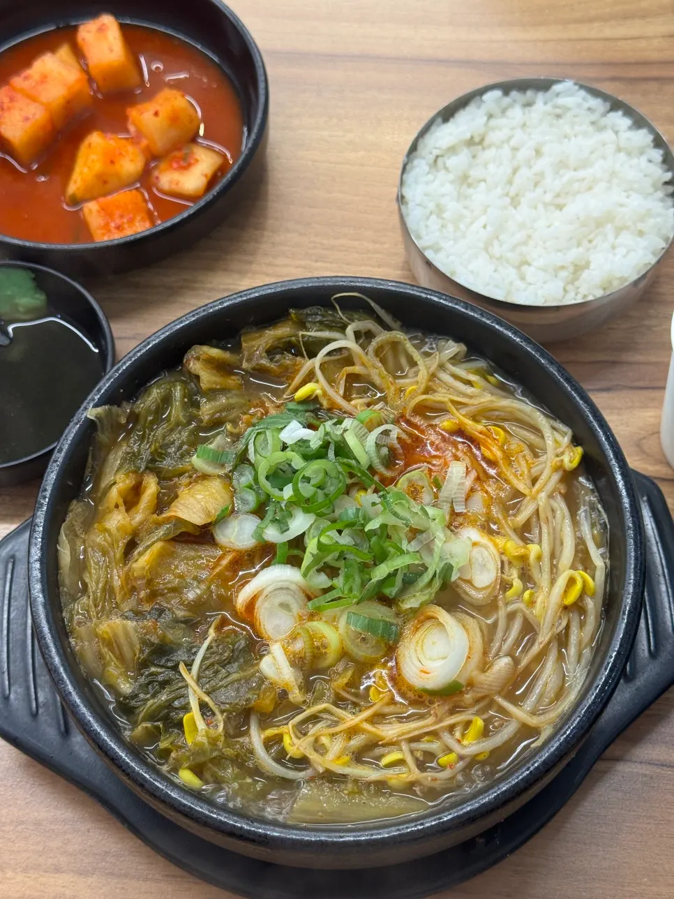 Regular-spice pork bone soup broth