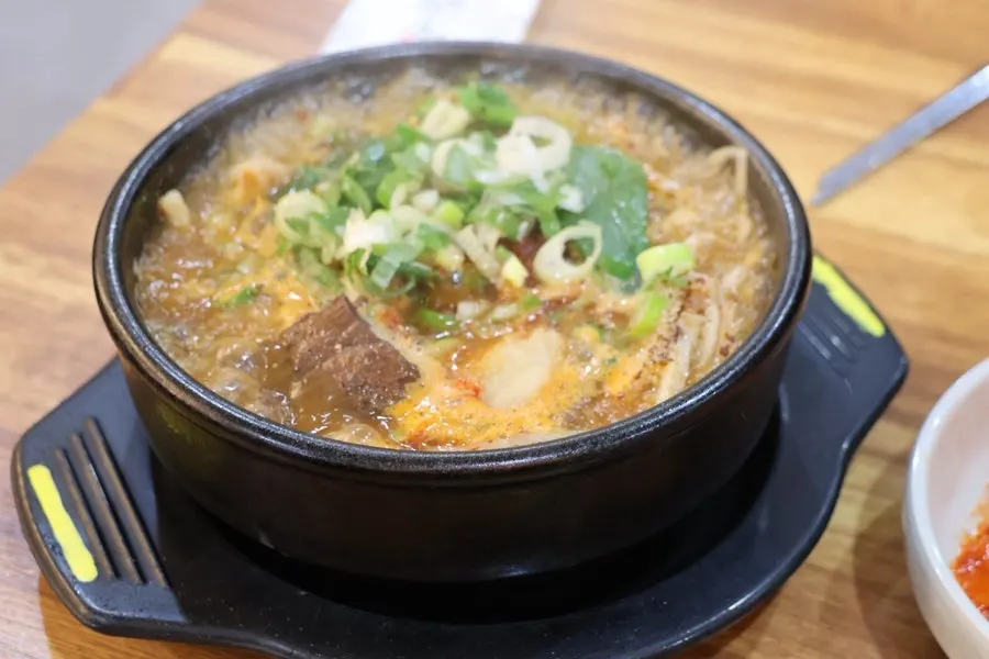뜨끈한 내장탕 한 그릇