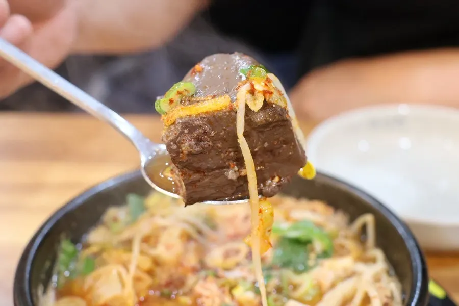 푸짐한 내장탕 건더기