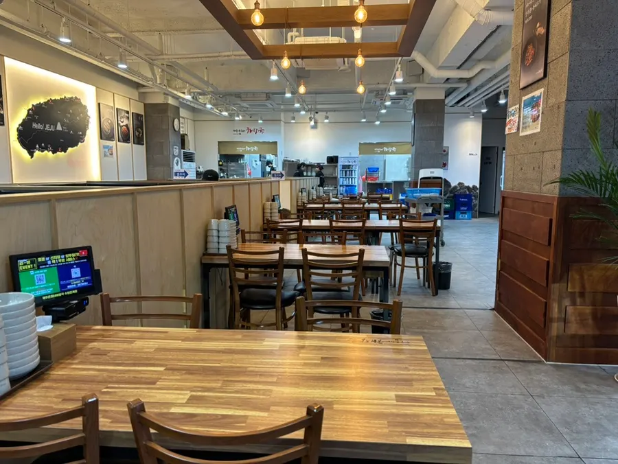 제주은희네해장국 수원인계점 내부 좌석