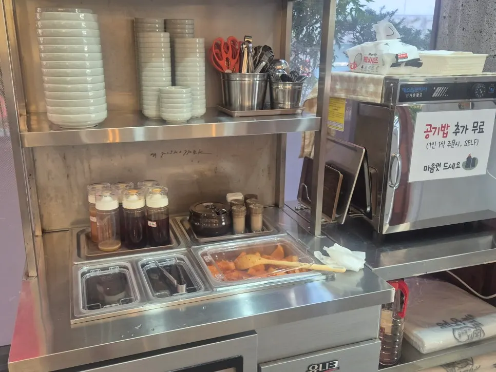 Self-service bar with free extra rice