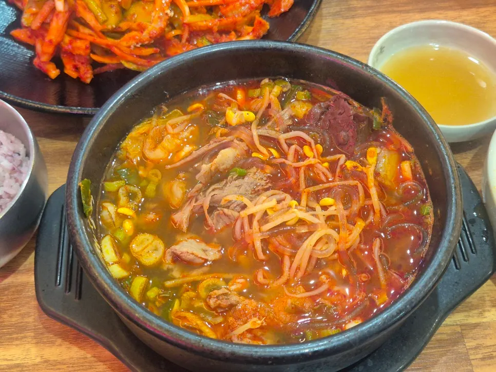 A full table of haejangguk and side dishes