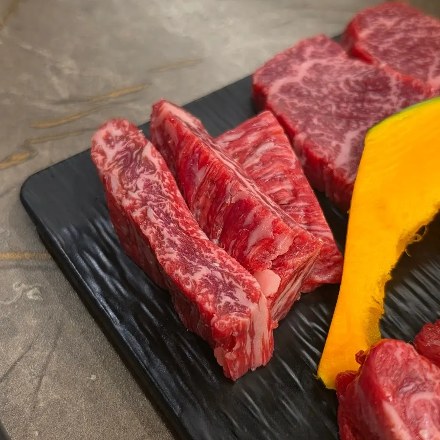 Different cuts in the two-person hanwoo assortment
