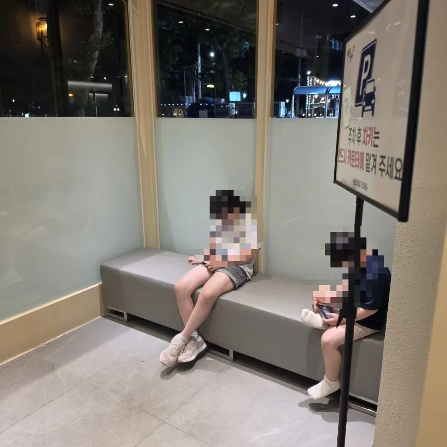Waiting area at Yeongpo Hwa-ro Ingye Branch