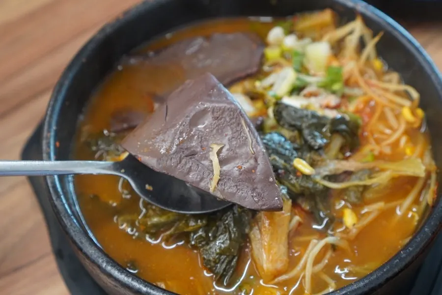 Freshly cooked rice and a table of haejangguk