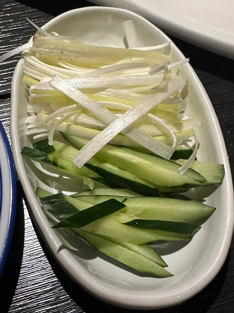 마라 크림새우와 함께 차린 테이블