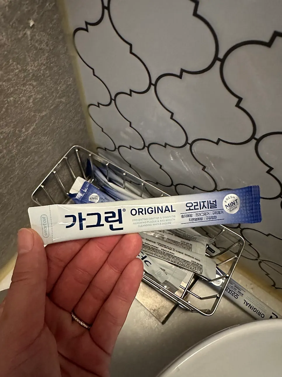 추가 주문한 전병과 오이, 파채