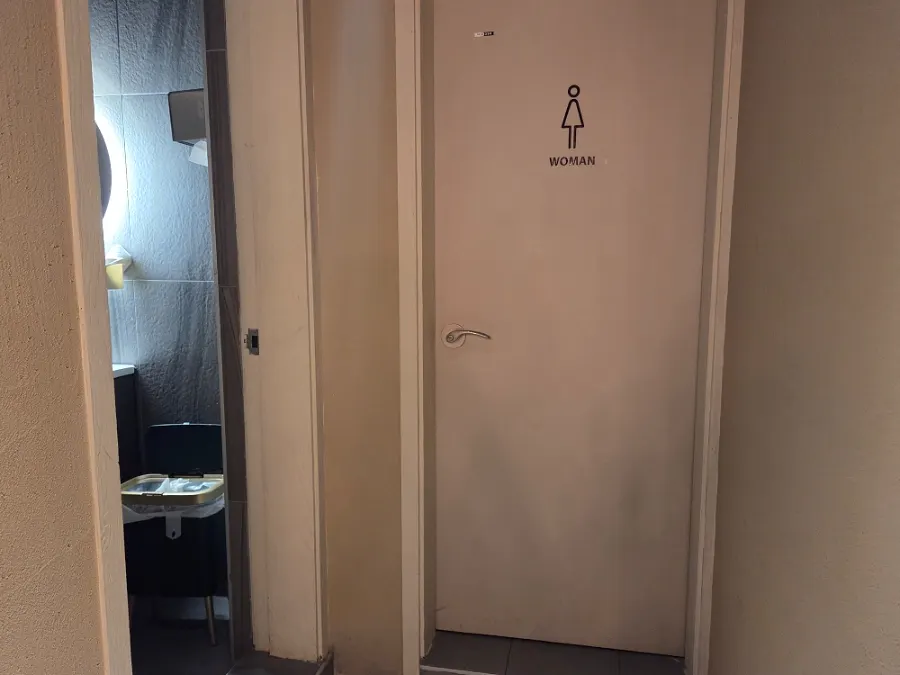 고급스러운 고깃집 내부 분위기