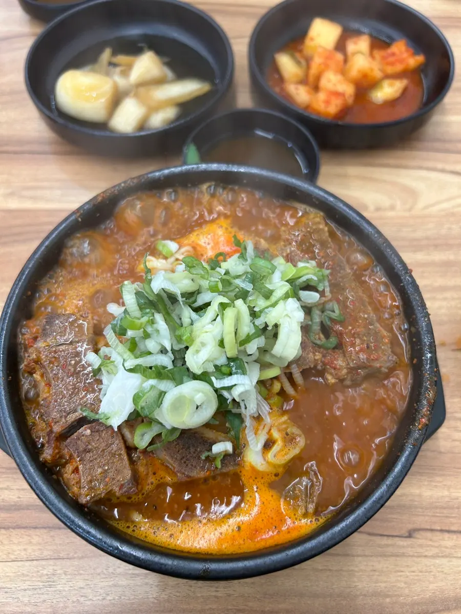 얼음컵에 담긴 제로콜라