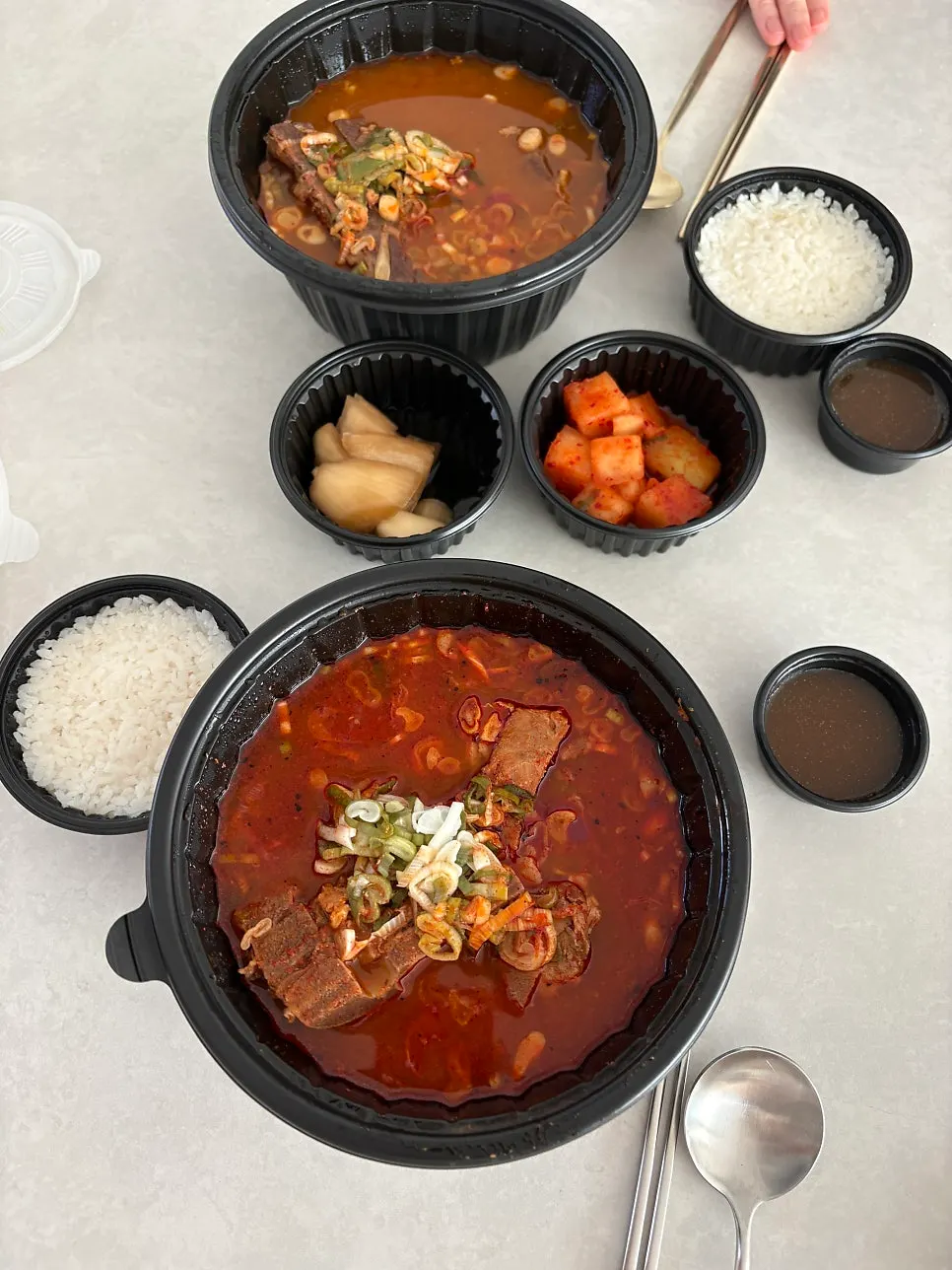 조리된 뼈해장국 포장 구성