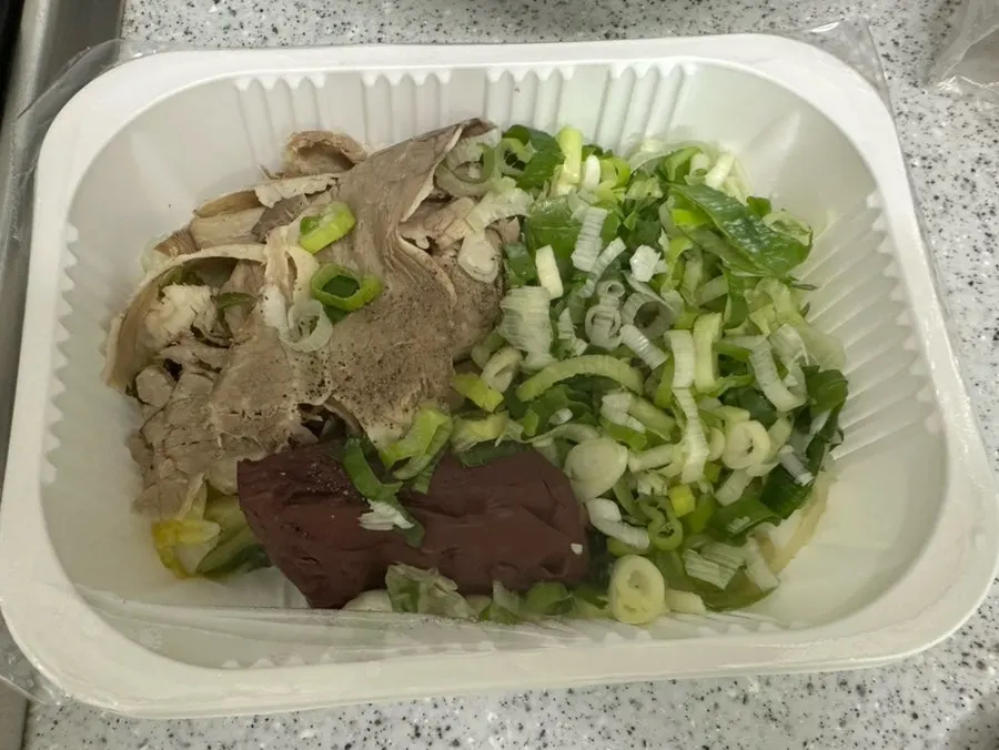 Takeout packs of beef-bone broth and ingredients