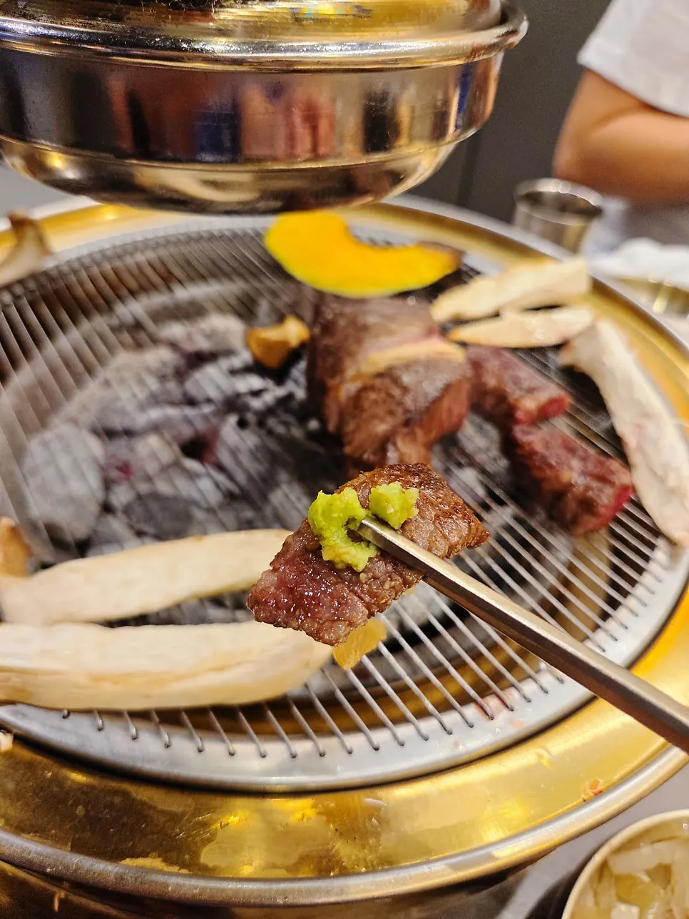 Grilled hanwoo eaten with wild garlic leaves