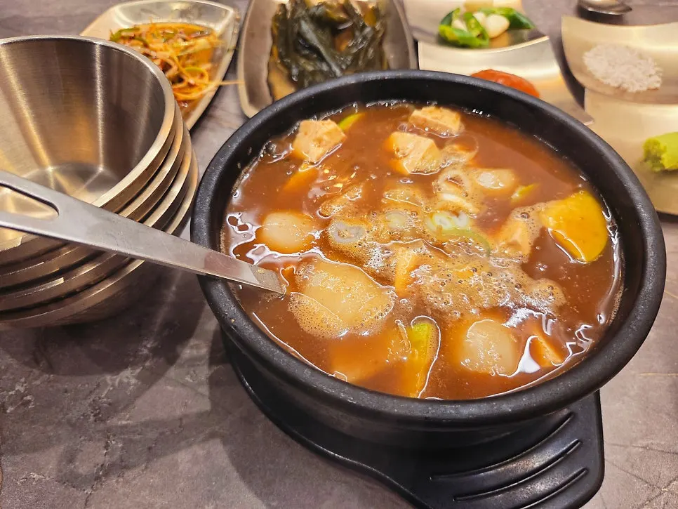 Doenjang sulbap served alongside the hanwoo assortment