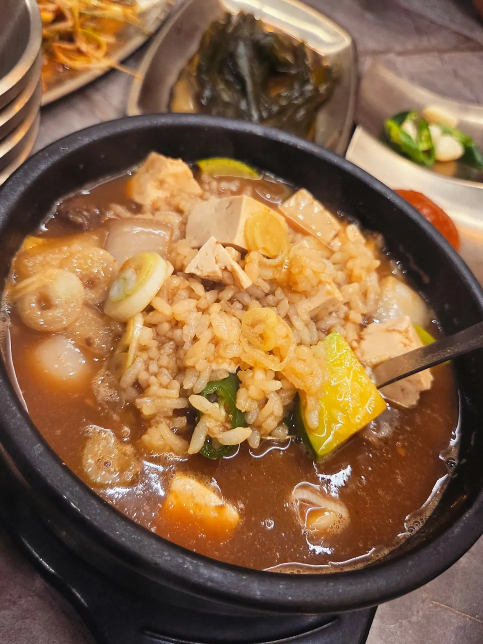 Doenjang sulbap served in a stone pot