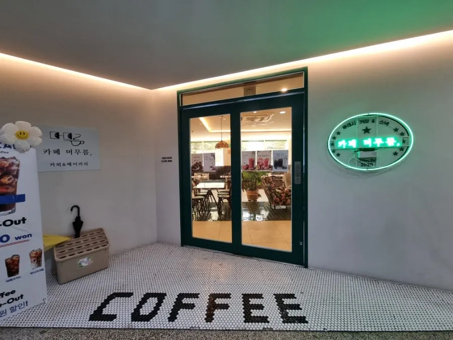 First impression of Café Meomureum's tidy, well-organized interior