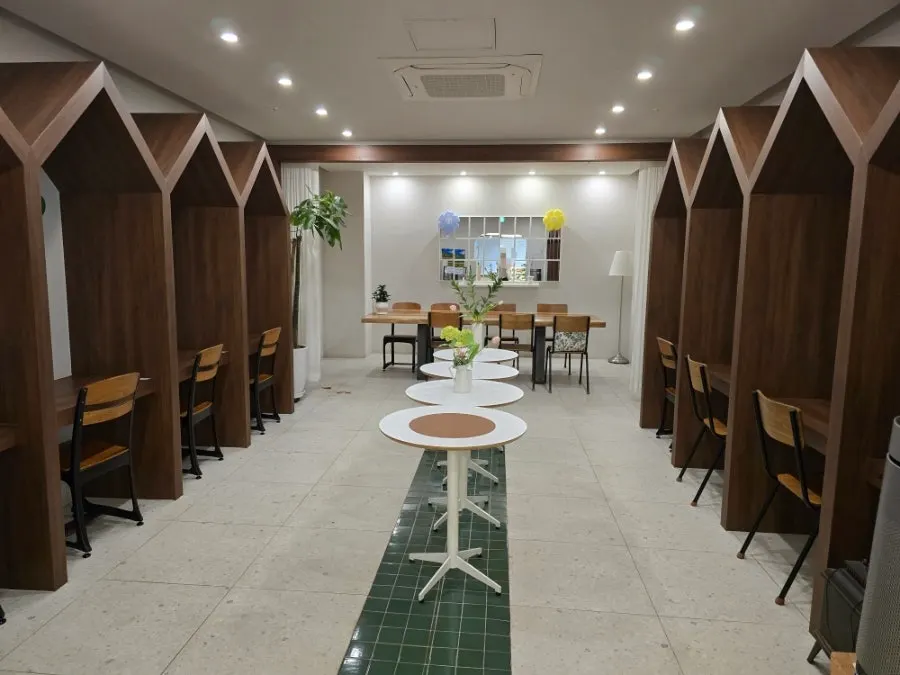 Study-café area with reading-room style partitioned seats