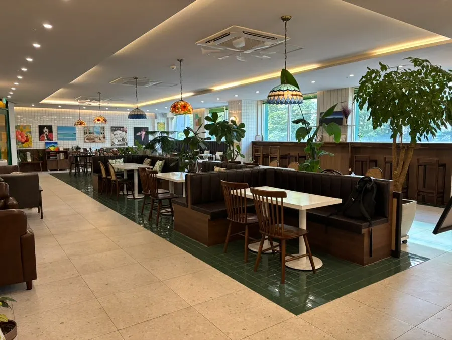 Seating in Café Meomureum's independent study space