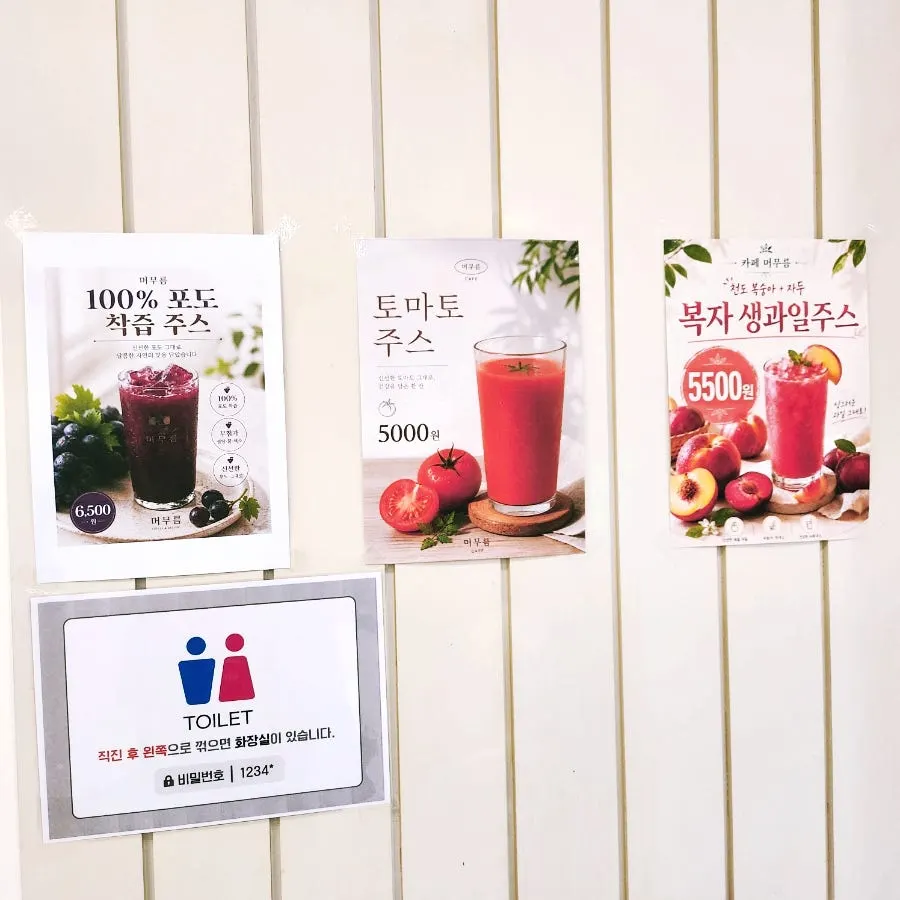 Café Meomureum's drink menu board