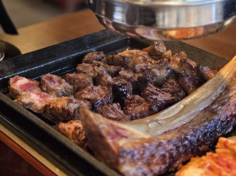 A full spread of beef ribs at Jipbul Taebaek Suwon Ingye Branch