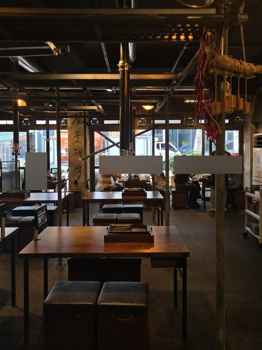 Retro-style interior at Jipbul Taebaek